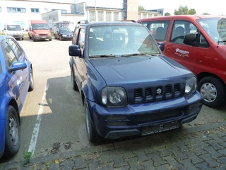 automobily Mercedes, Peugeot, Suzuki, Škoda