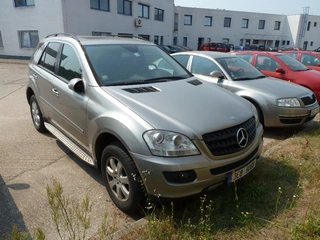 automobily Mercedes, Peugeot, Suzuki, Škoda