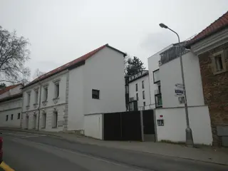 2.kolo Spoluvlastnický podíl id. 1/2 na bytu 1+kk, Škvorec, okres Praha-východ  