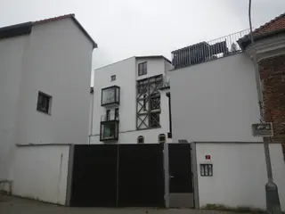 2.kolo Spoluvlastnický podíl id. 1/2 na bytu 1+kk, Škvorec, okres Praha-východ  