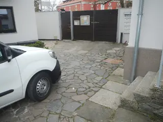 2.kolo Spoluvlastnický podíl id. 1/2 na bytu 1+kk, Škvorec, okres Praha-východ  