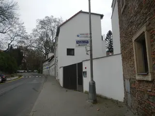 2.kolo Spoluvlastnický podíl id. 1/2 na bytu 1+kk, Škvorec, okres Praha-východ  