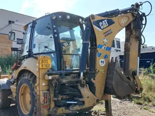 traktorbagr Caterpillar 432E - BESU Profistav s.r.o.