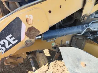 traktorbagr Caterpillar 432E - BESU Profistav s.r.o.