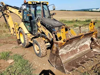traktorbagr Caterpillar 432E - BESU Profistav s.r.o.
