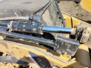 traktorbagr Caterpillar 432E - BESU Profistav s.r.o.