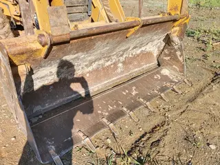 traktorbagr Caterpillar 432E - BESU Profistav s.r.o.
