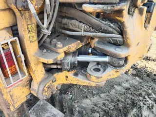 traktorbagr Caterpillar 432E - BESU Profistav s.r.o.