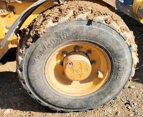 traktorbagr Caterpillar 432E - BESU Profistav s.r.o.