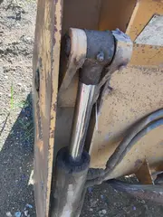 traktorbagr Caterpillar 432E - BESU Profistav s.r.o.