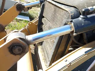 traktorbagr Caterpillar 432E - BESU Profistav s.r.o.
