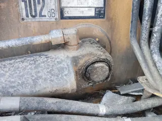 traktorbagr Caterpillar 432E - BESU Profistav s.r.o.