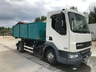 DAF 45LF + kontejner