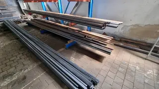 DAMANTECH movitý majetek 02 - skladové zásoby, kancelářské vybavení a doména damantech.cz