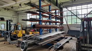DAMANTECH movitý majetek 02 - skladové zásoby, kancelářské vybavení a doména damantech.cz