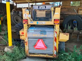 nakladač UNC - BESU Profistav s.r.o.