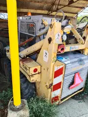 nakladač UNC - BESU Profistav s.r.o.