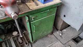PŽSK 52. Dílenský stůl se svěrákem