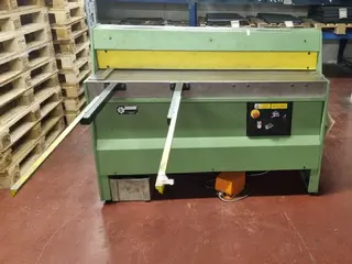 Styl Plzeň 10. Elektromechanické tabulové nůžky JBS