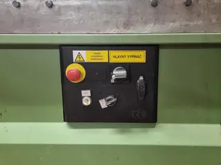 Styl Plzeň 10. Elektromechanické tabulové nůžky JBS