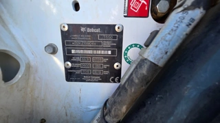 EZE 05. - Bobcat T650, VIN B2KZ13904 (+ lopata, vidle)