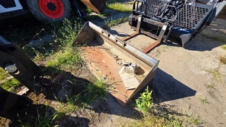 EZE 05. - Bobcat T650, VIN B2KZ13904 (+ lopata, vidle)