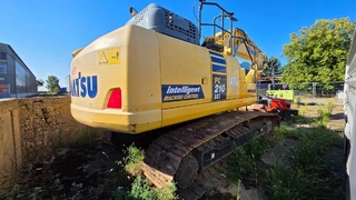 EZE 07. - Pásový bagr KOMATSU PC210LCI-11