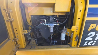 EZE 07. - Pásový bagr KOMATSU PC210LCI-11