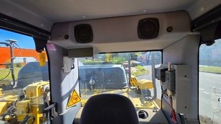 EZE 07. - Pásový bagr KOMATSU PC210LCI-11
