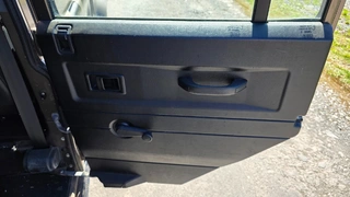 EZE 08 - Land Rover, Defender, 5M0 6804