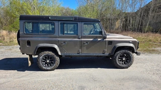 EZE 08 - Land Rover, Defender, 5M0 6804