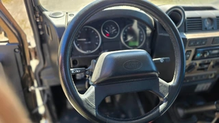 EZE 08 - Land Rover, Defender, 5M0 6804