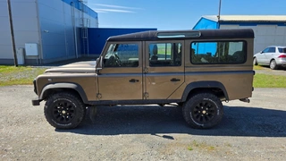 EZE 08 - Land Rover, Defender, 5M0 6804
