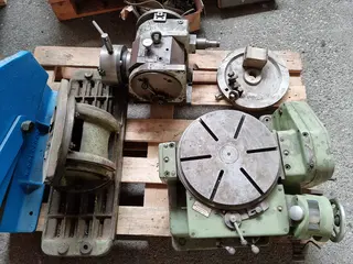 INTORA 04. Frézka konzolová TOS Kuřim FGS 32/40