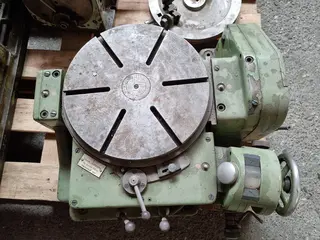 INTORA 04. Frézka konzolová TOS Kuřim FGS 32/40