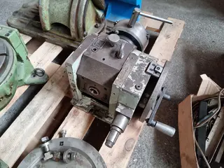 INTORA 04. Frézka konzolová TOS Kuřim FGS 32/40