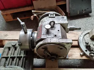 INTORA 04. Frézka konzolová TOS Kuřim FGS 32/40