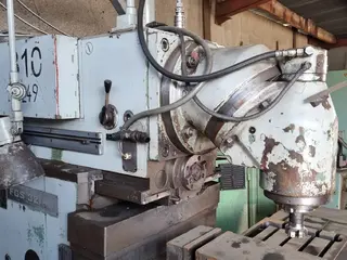 INTORA 04. Frézka konzolová TOS Kuřim FGS 32/40