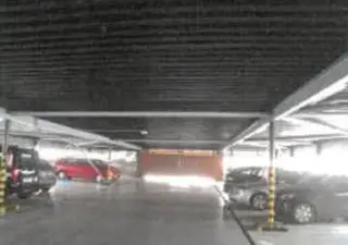 Garáž Komořany, Praha, ulice U vlečky 