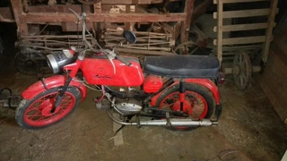 historická motorka Jawa 555