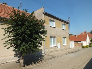 id. 1/2 podílu RD Veltrusy
