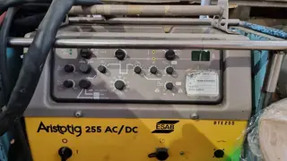 19 ROLUC invertorová svářečka ESAB Aristotig 255 AC/DC