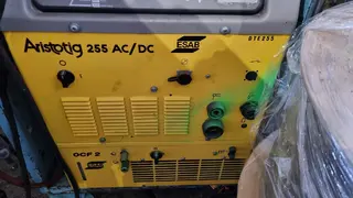 19 ROLUC invertorová svářečka ESAB Aristotig 255 AC/DC
