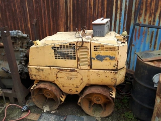 Ježkový válec Bomag BW85TR