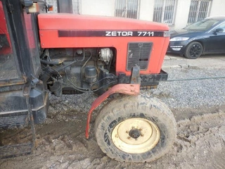 Kolový traktor Zetor Z 7711