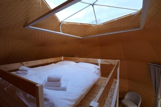 Kompletní soubor ubytovacích stanů a zázemí glampingu