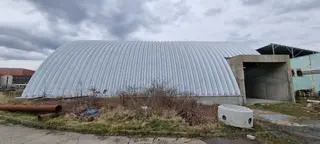 KGJ 03 Konstrukce haly, včetně izolačních panelů 121 ks.
