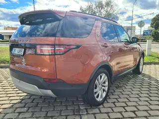 automobil Land Rover Discovery 5