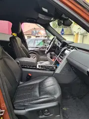 automobil Land Rover Discovery 5