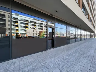 100% obchodní podíl společnosti Lekvi Development Arbória, včetně nemovitosti v  k.ú. Trnava